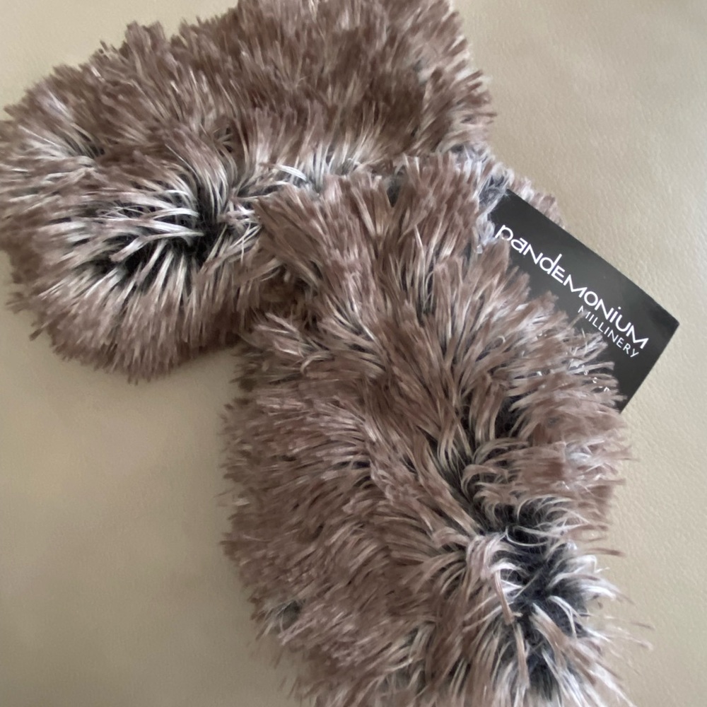 Fingerless faux fur gloves